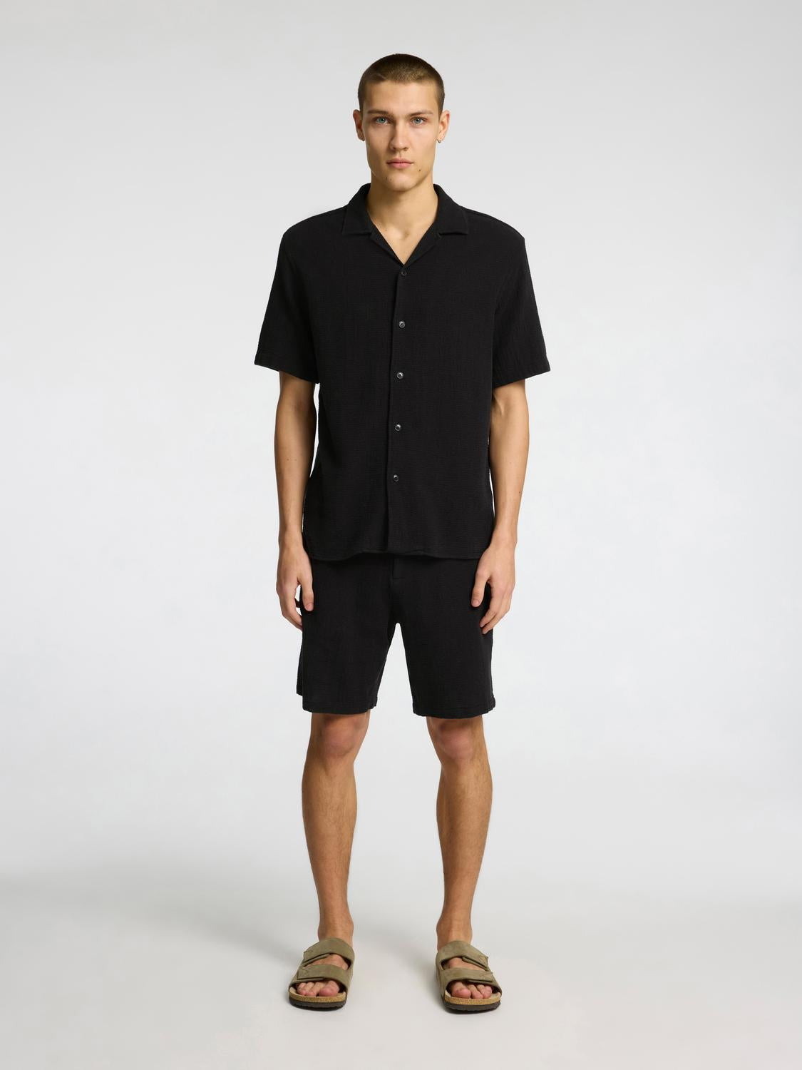 model_shot-front_full